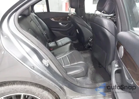 2019 Mercedes-Benz C 300 4Matic z USA, uszkodzony, nr VIN 55SWF8EB2KU289161